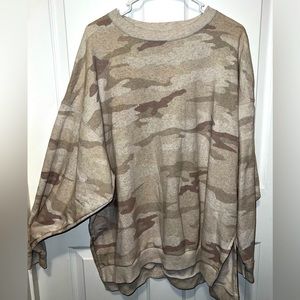Women's American Eagle Camouflage Sweatshirt Size Large - Trendy and Comfortable